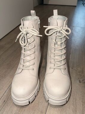 Women’s Lace-Up Chunky Combat Boots